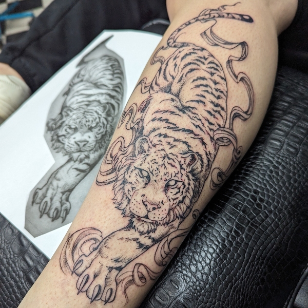 Fineline Crouching Tiger Tattoo