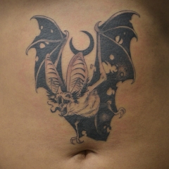 blackwork-bat-tattoo
