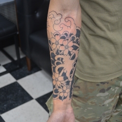 traditional-japanese-blackwork-tattoo