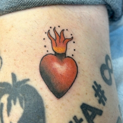 traditional-sacred-heart-tattoo