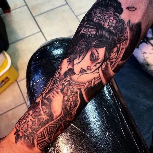 beautiful japanese woman, girl, geisha in regalia black and grey tattoo