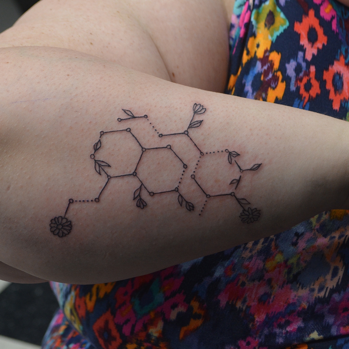 Molecular Tattoo | Serotonin Molecular Tattoo | Minimalistic Tattoo | Time  Lapse - YouTube