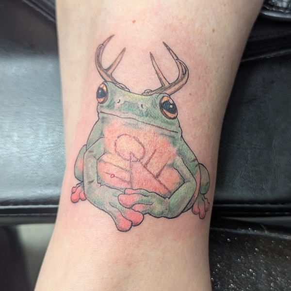 realistic-neo-traditional-frog-tattoo-3