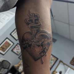 black-and-grey-religious-sacred-heart-tattoo