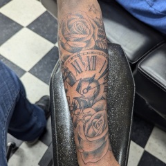 clock-with-roses-tattoo