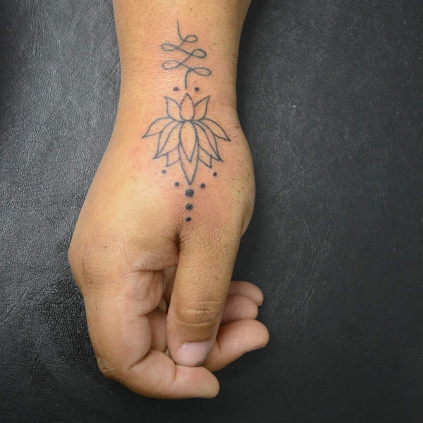 unalome-hand-sm