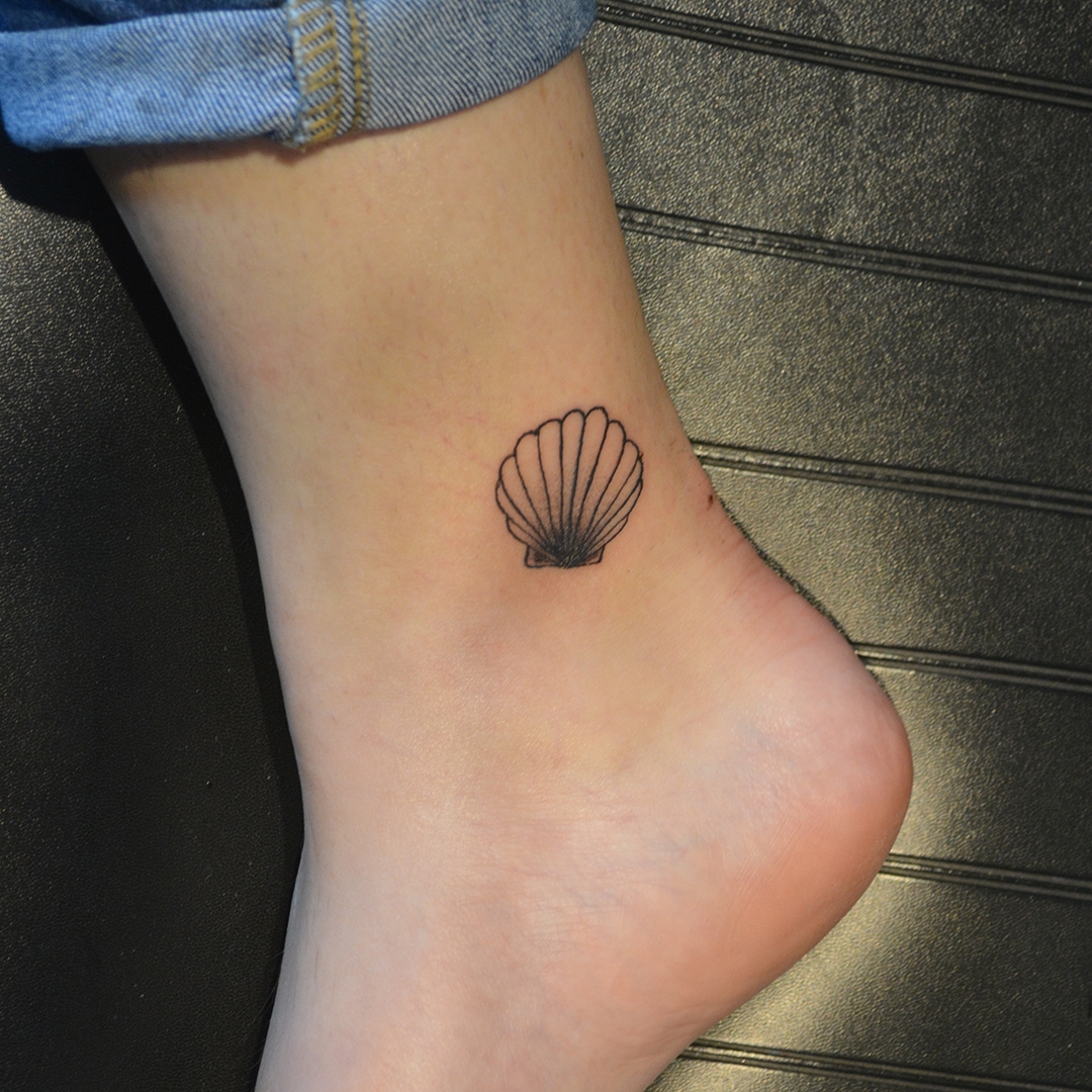 7 Small Shell Tattoo Ideas So Your Love For The Beach Never Fades