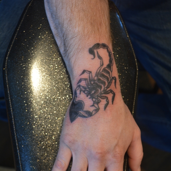 1_traditional-scorpion-tattoo