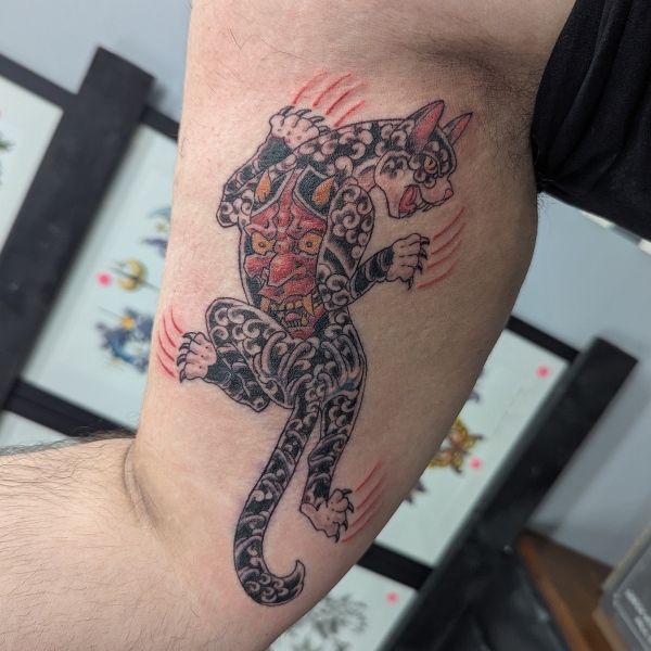 hanya-tuxedo-cat-panther-tattoo