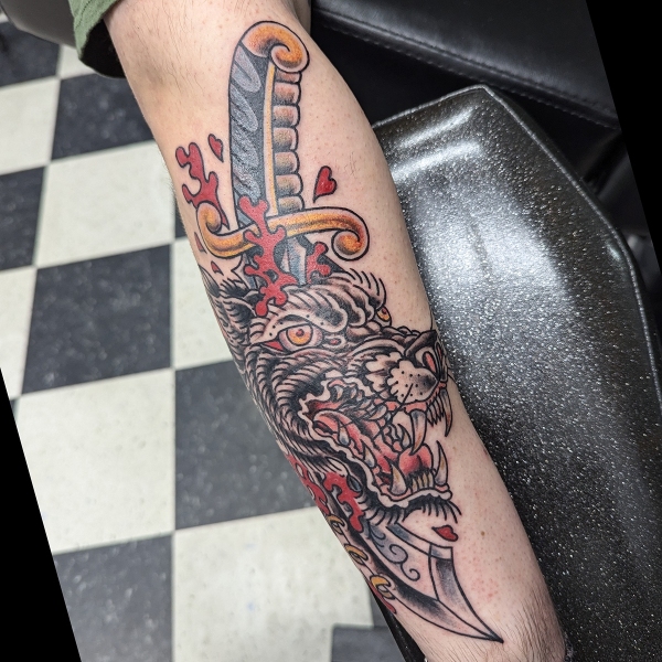 traditional-wolf-head-dagger