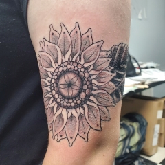 Opaque traditional sunflower tattoo