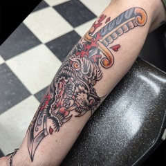 traditional-wolf-dagger-tattoo