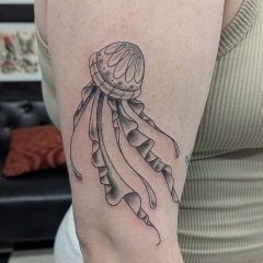 tradtional-jellyfish-tattoo
