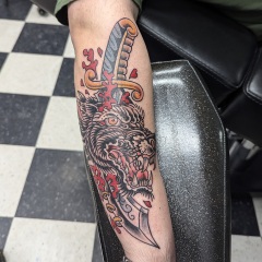 wolf-dagger-tattoo